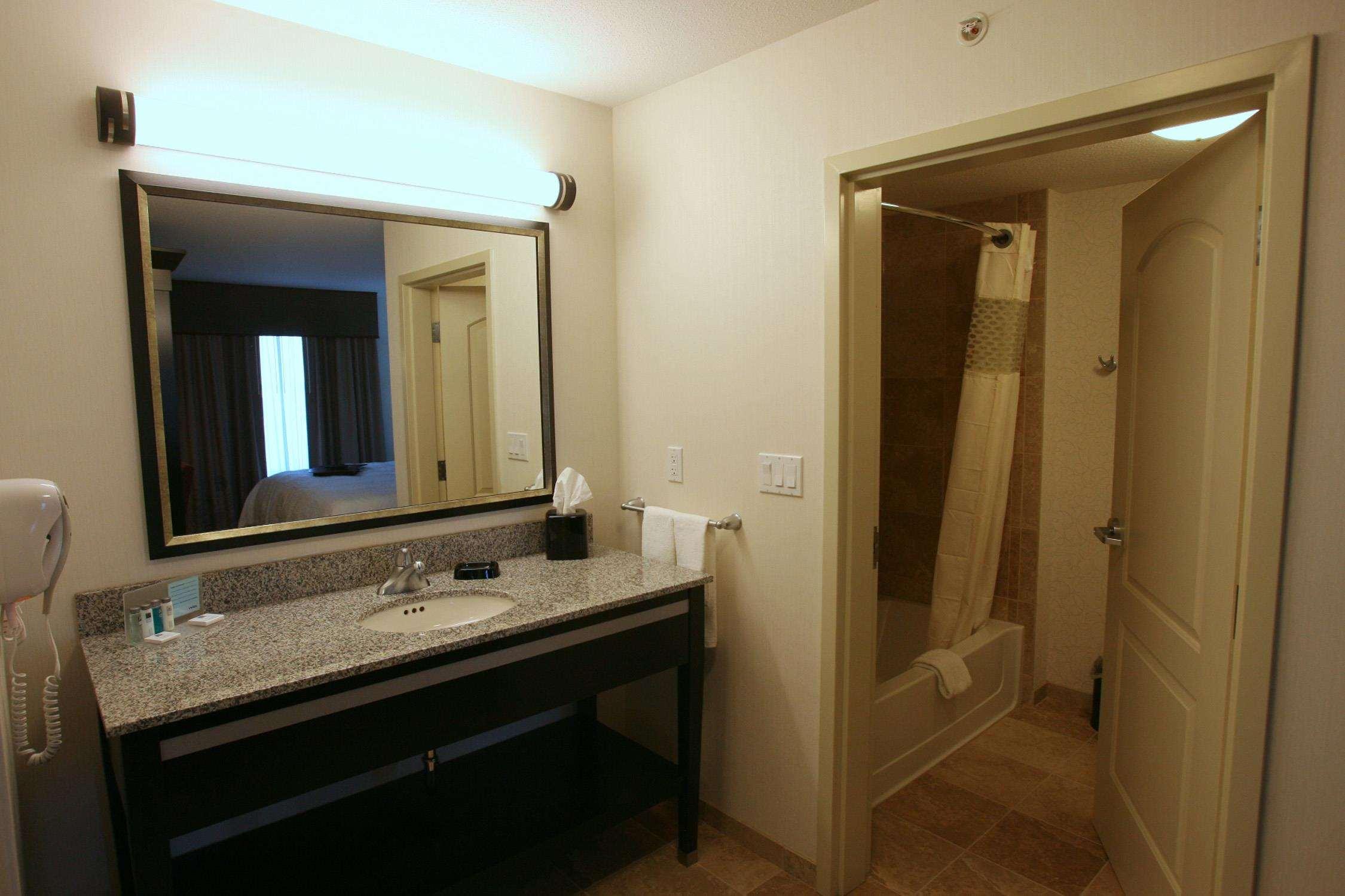 Hampton Inn & Suites Red Deer Penhold Δωμάτιο φωτογραφία