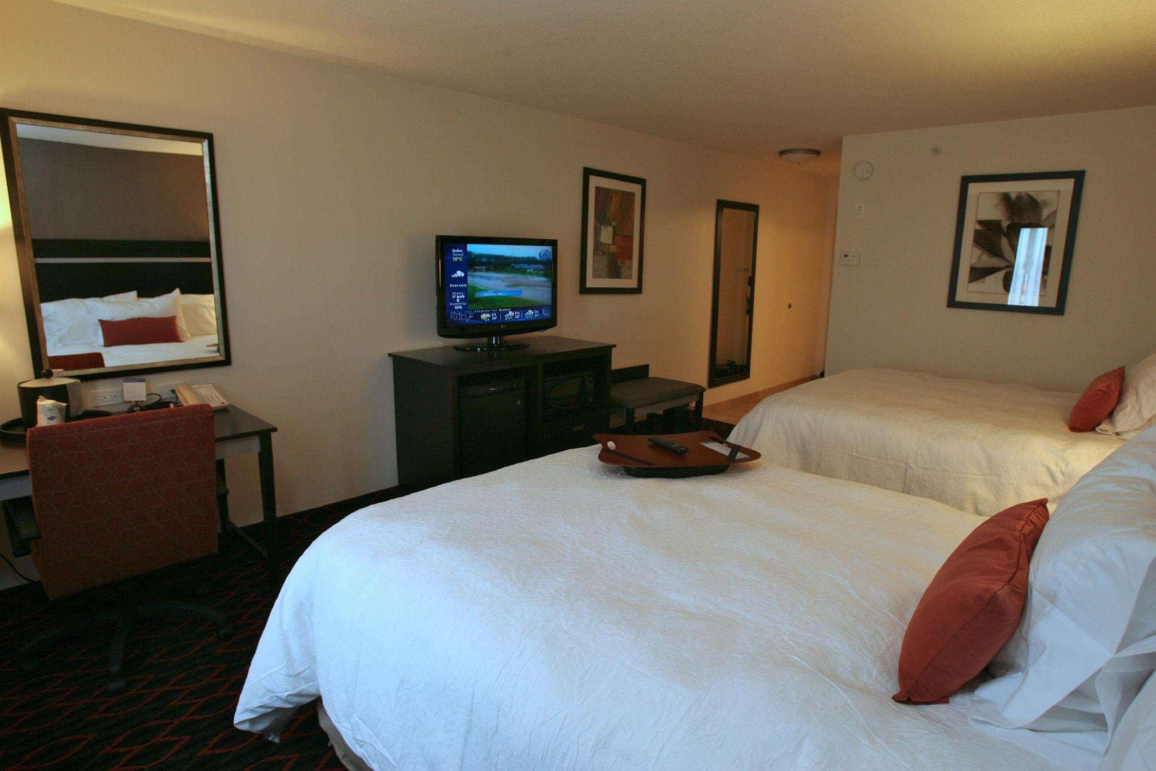 Hampton Inn & Suites Red Deer Penhold Δωμάτιο φωτογραφία