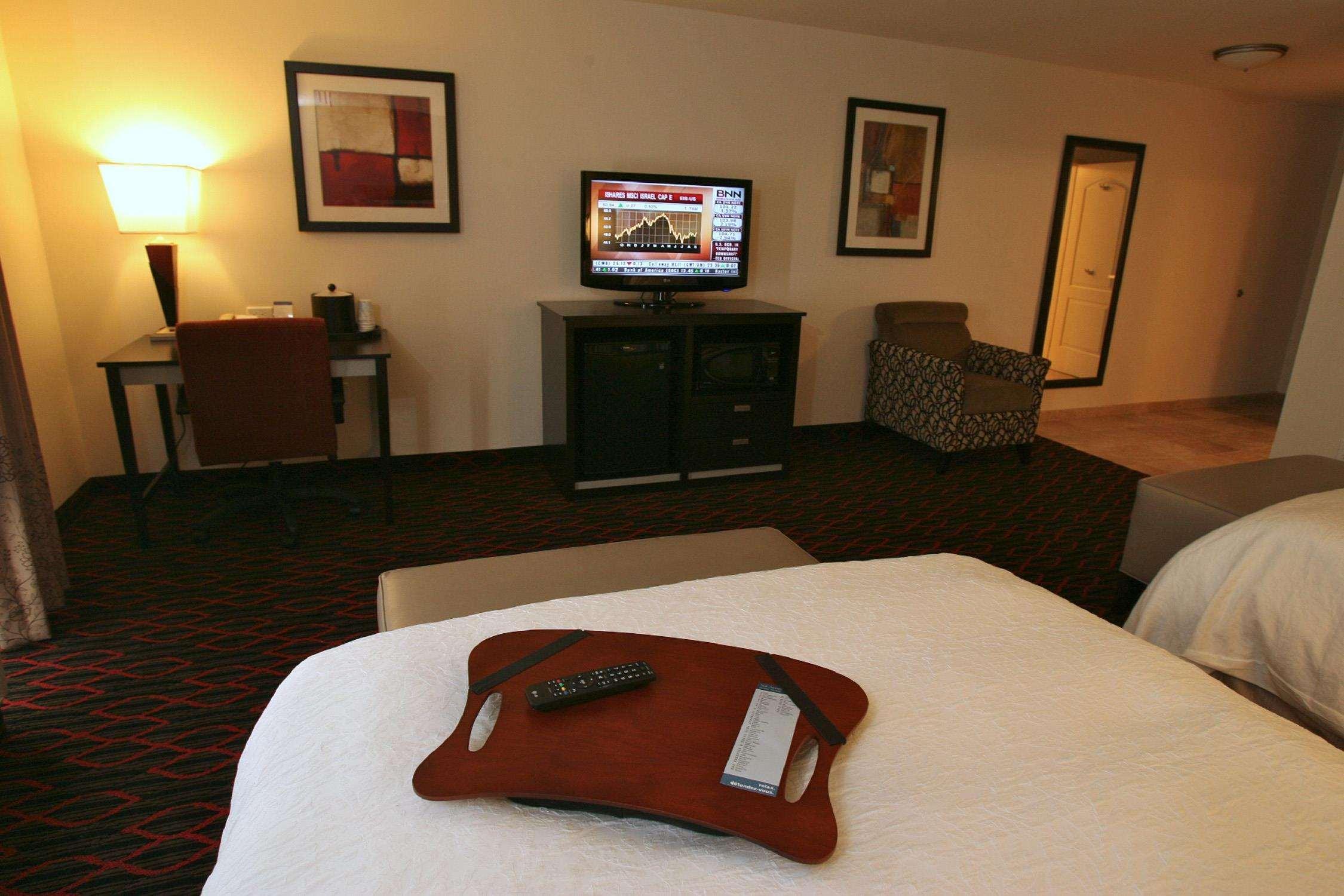 Hampton Inn & Suites Red Deer Penhold Δωμάτιο φωτογραφία