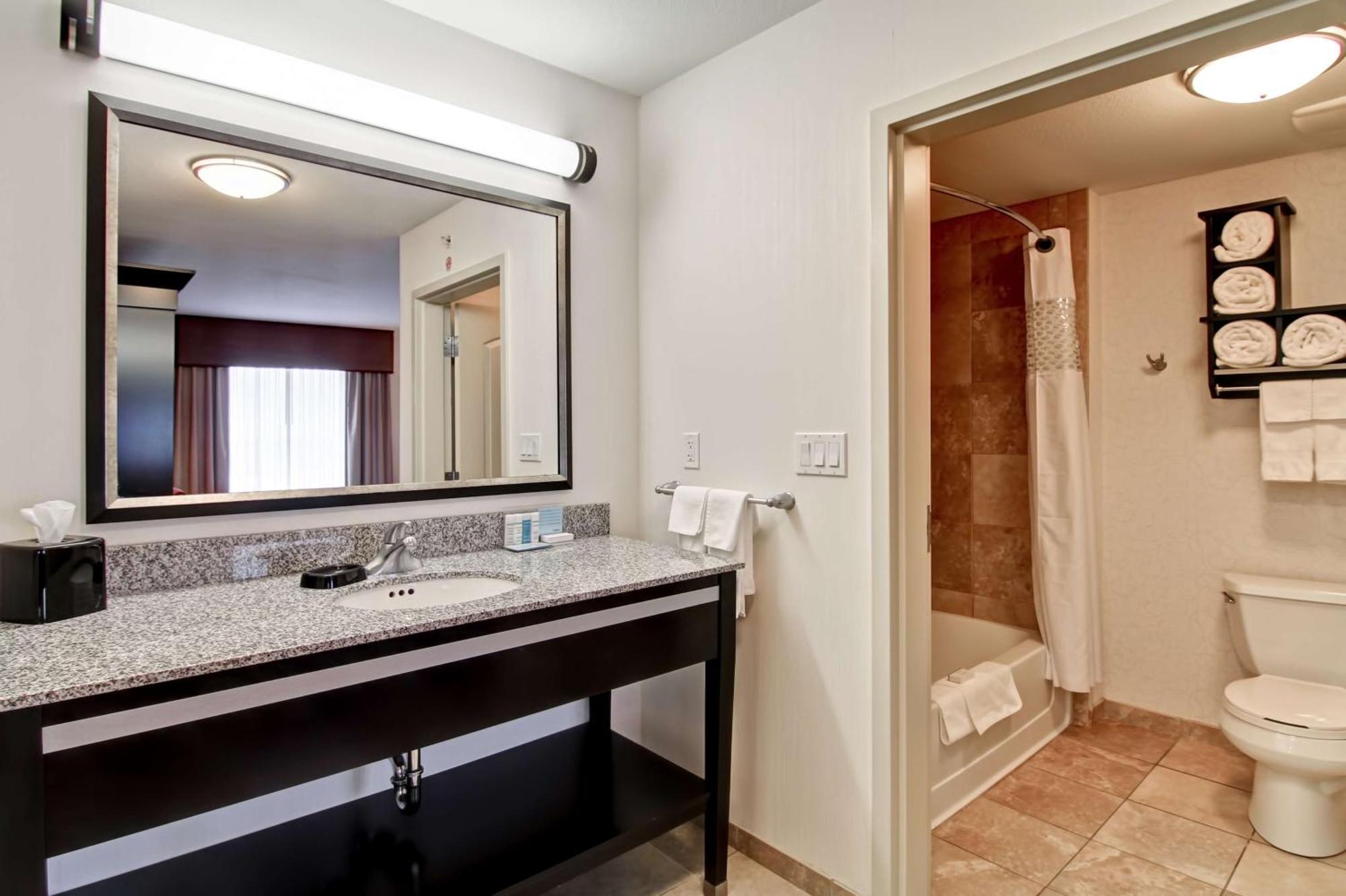 Hampton Inn & Suites Red Deer Penhold Εξωτερικό φωτογραφία