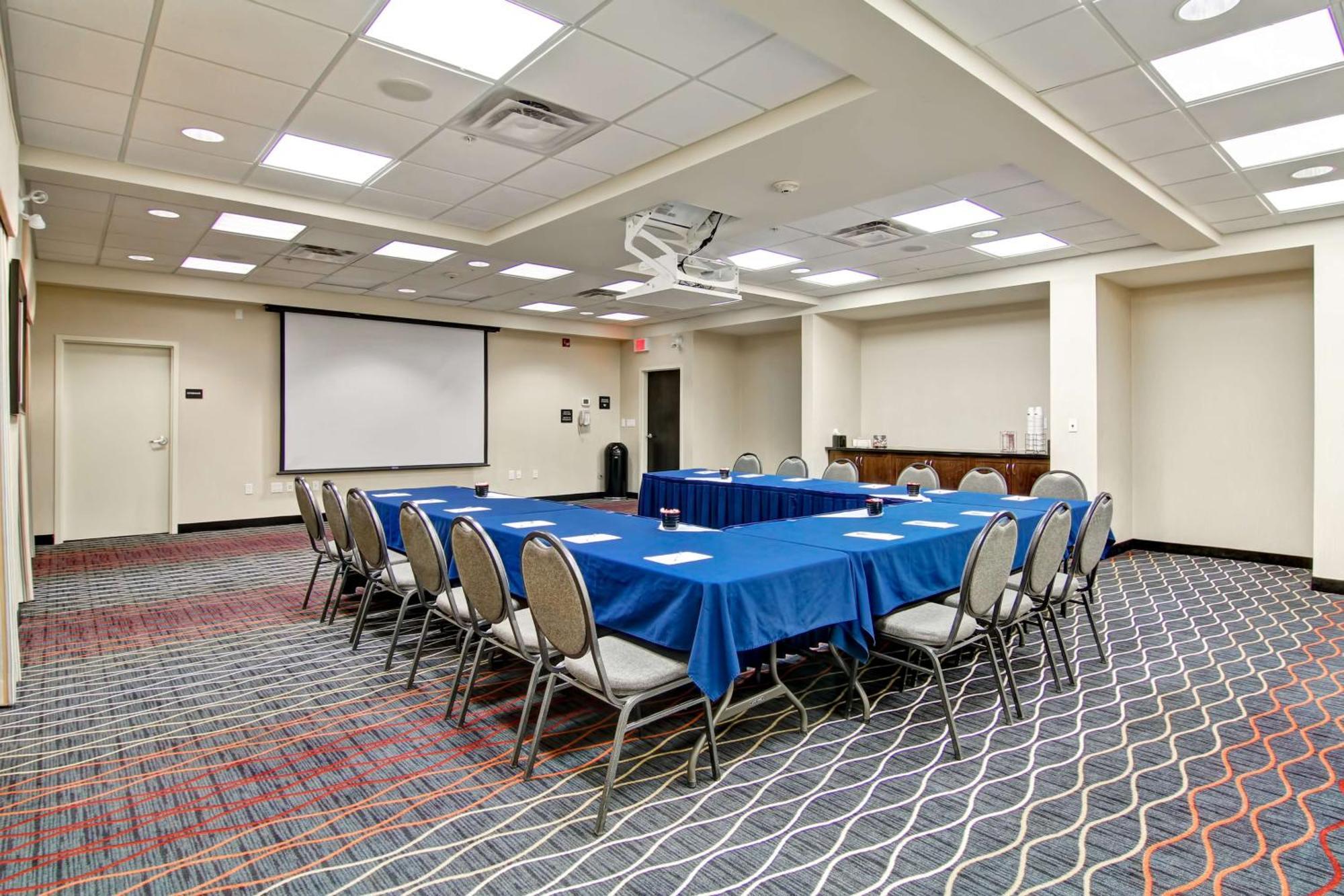 Hampton Inn & Suites Red Deer Penhold Εξωτερικό φωτογραφία