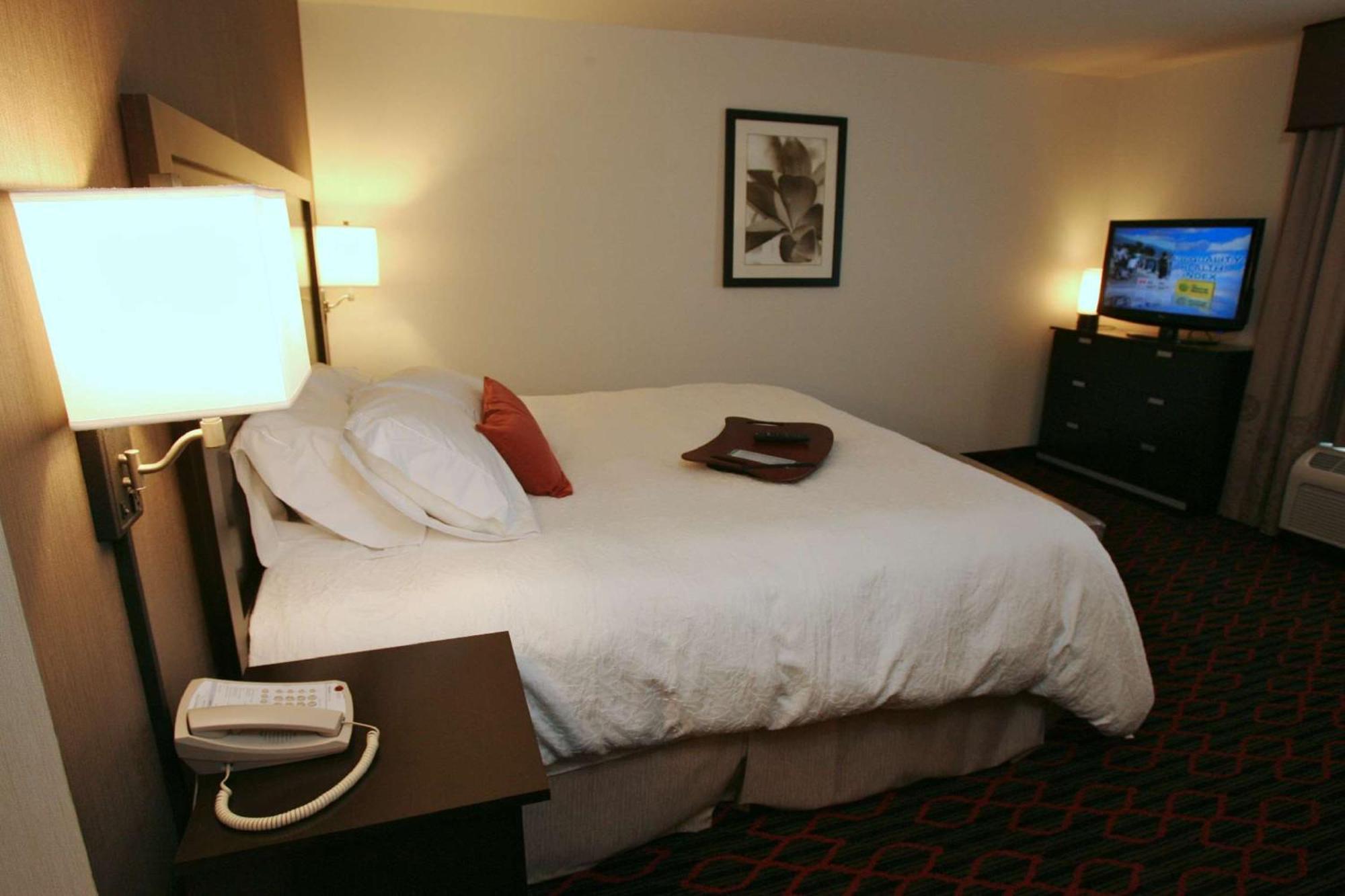 Hampton Inn & Suites Red Deer Penhold Εξωτερικό φωτογραφία