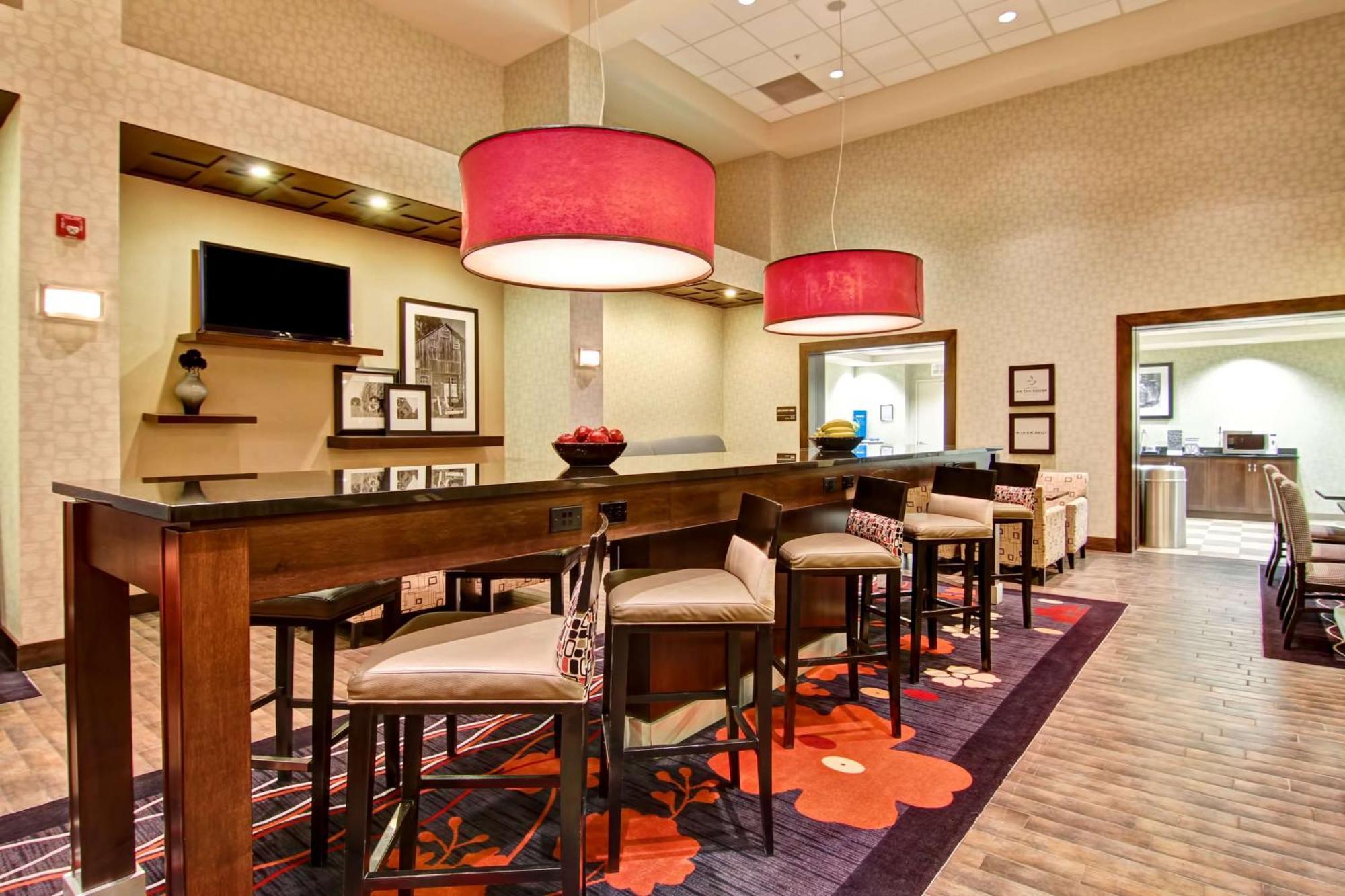 Hampton Inn & Suites Red Deer Penhold Εξωτερικό φωτογραφία