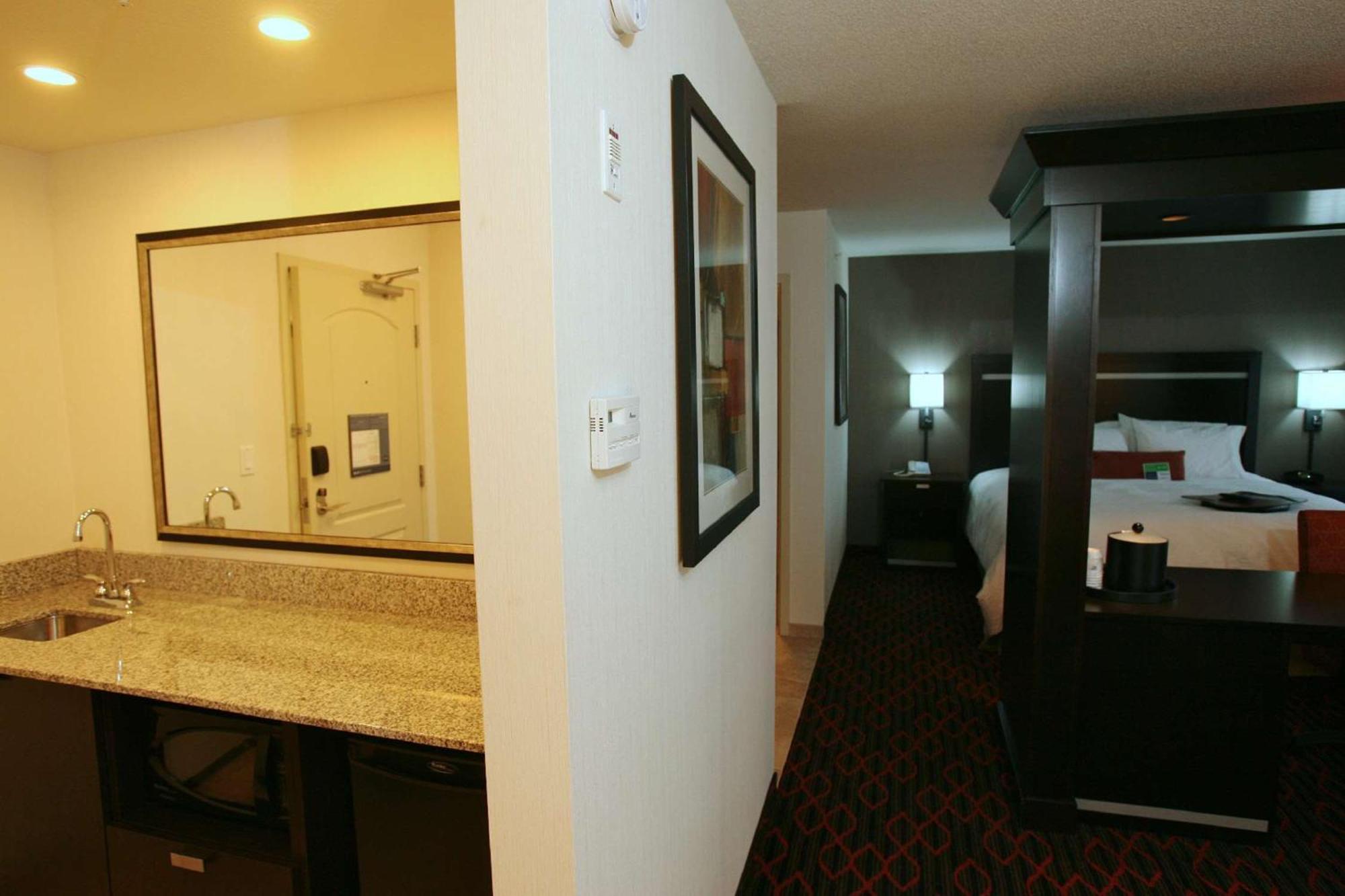 Hampton Inn & Suites Red Deer Penhold Εξωτερικό φωτογραφία