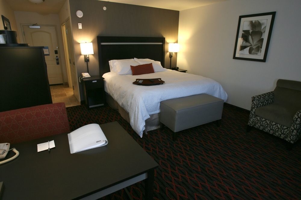 Hampton Inn & Suites Red Deer Penhold Εξωτερικό φωτογραφία