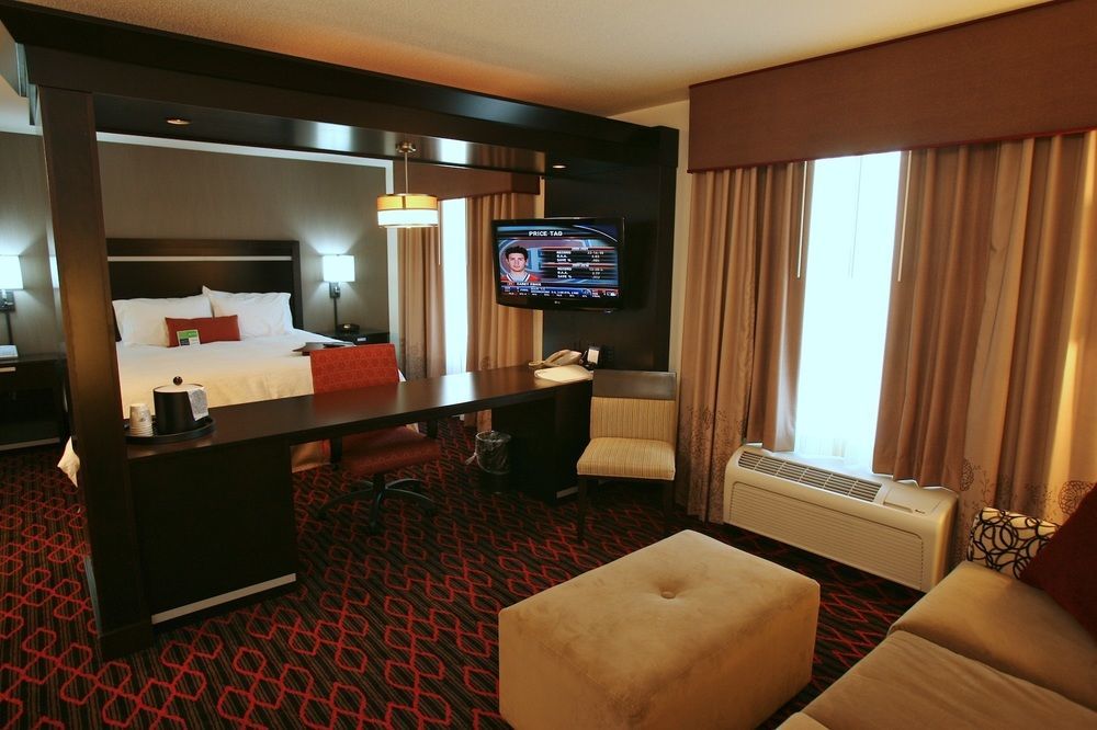 Hampton Inn & Suites Red Deer Penhold Εξωτερικό φωτογραφία
